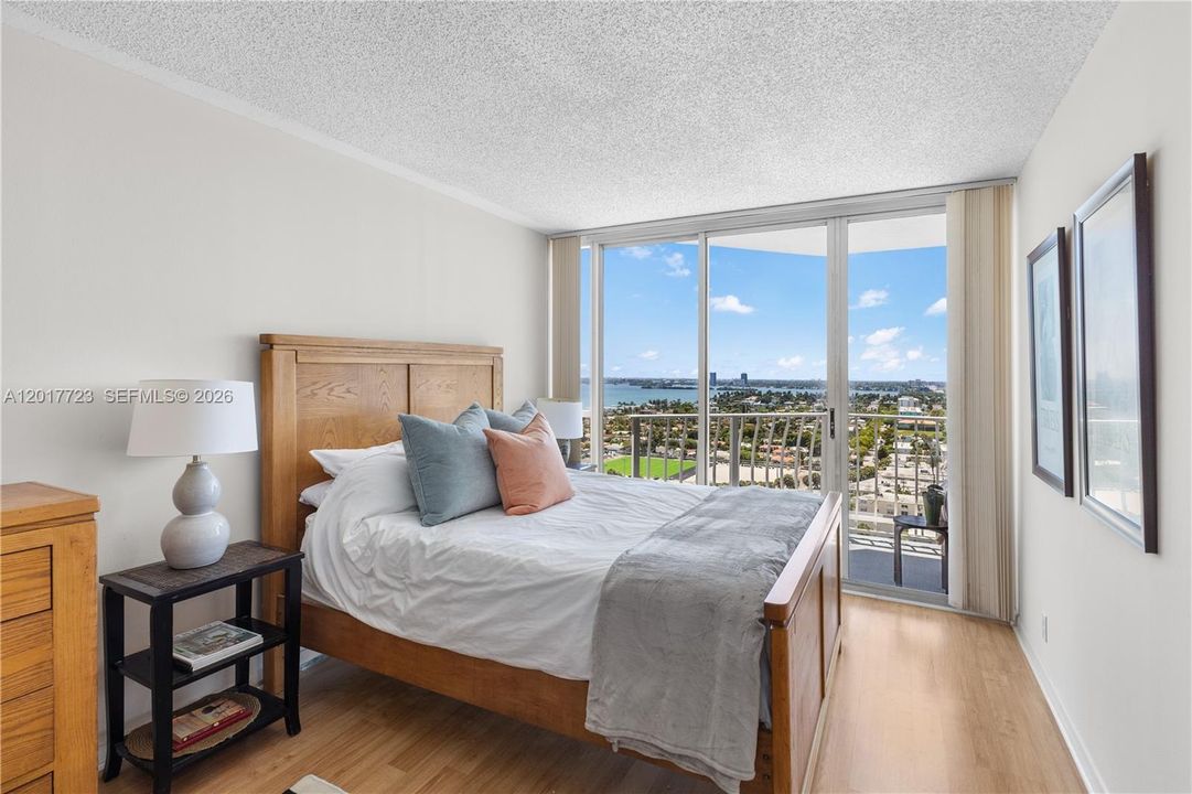 For Sale: $395,000 (2 beds, 2 baths, 1030 Square Feet)