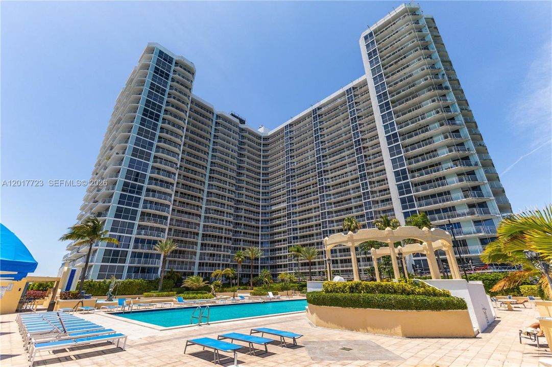 For Sale: $395,000 (2 beds, 2 baths, 1030 Square Feet)