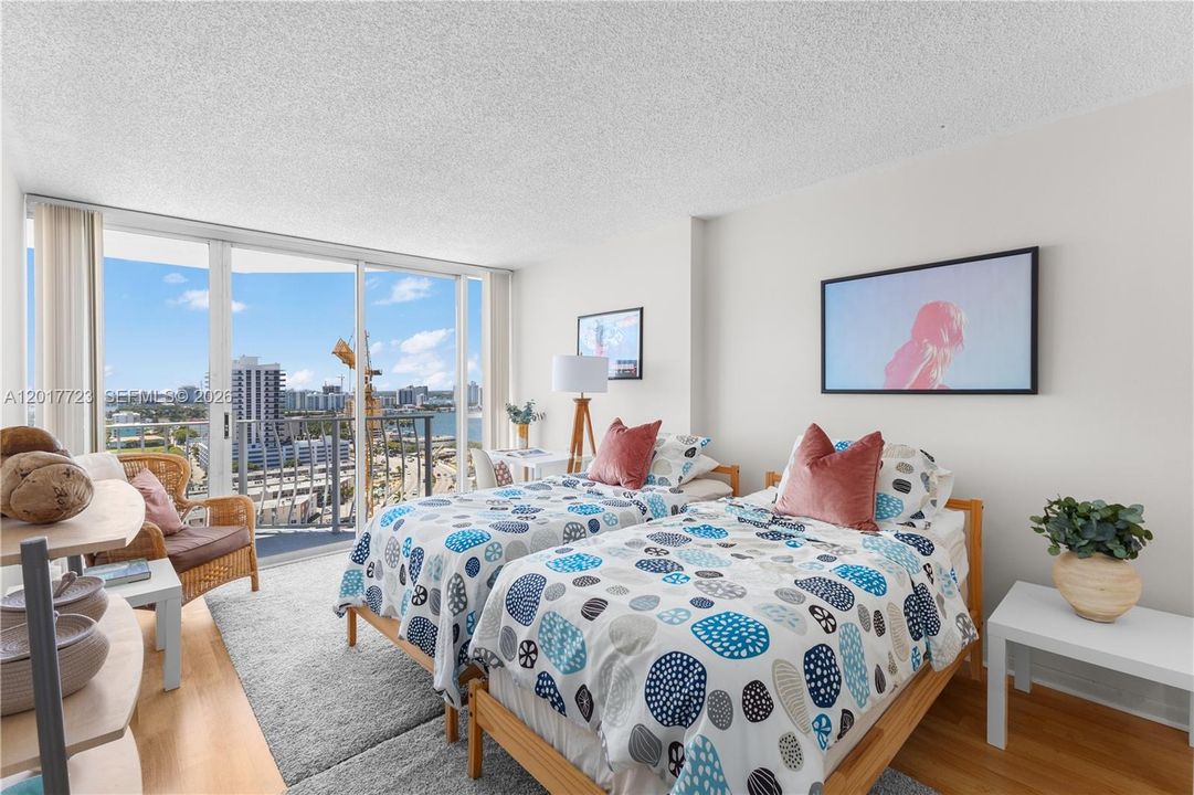 For Sale: $395,000 (2 beds, 2 baths, 1030 Square Feet)