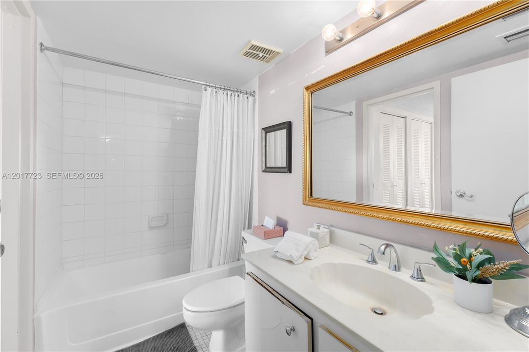 For Sale: $395,000 (2 beds, 2 baths, 1030 Square Feet)