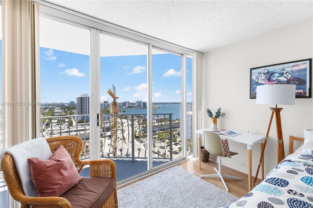 For Sale: $395,000 (2 beds, 2 baths, 1030 Square Feet)