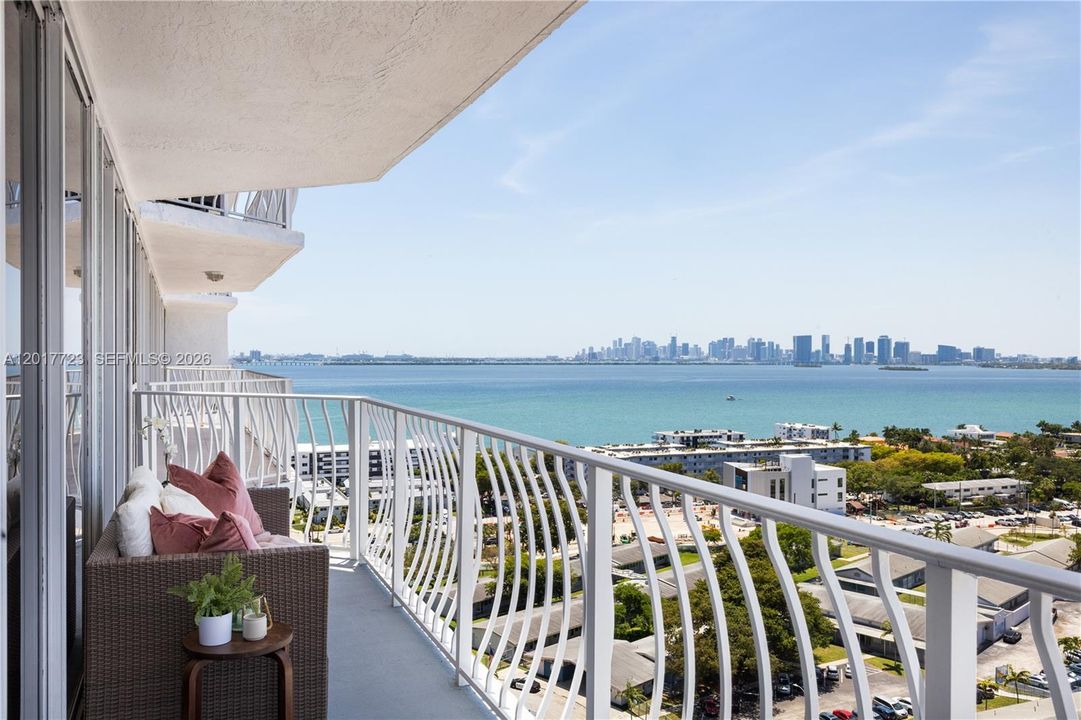 For Sale: $395,000 (2 beds, 2 baths, 1030 Square Feet)