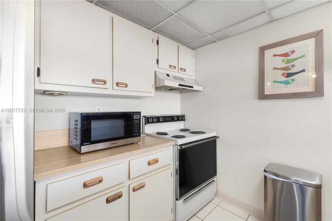 For Sale: $395,000 (2 beds, 2 baths, 1030 Square Feet)