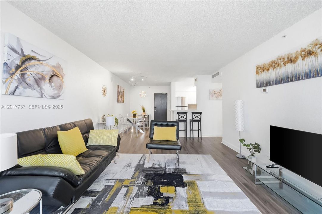For Sale: $515,000 (1 beds, 1 baths, 726 Square Feet)
