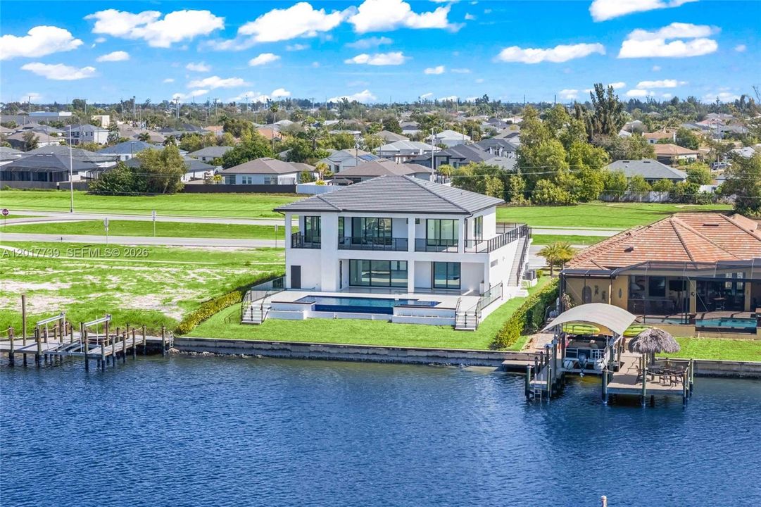 На продажу: $2,274,000 (6 спален, 6 ванн, 4100 Квадратных фут)