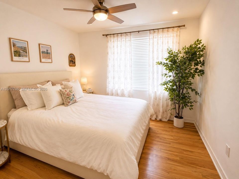 Active With Contract: $465,000 (2 beds, 2 baths, 890 Square Feet)