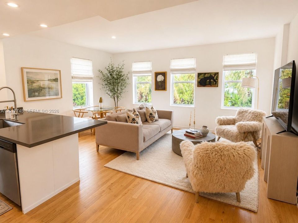 Active With Contract: $465,000 (2 beds, 2 baths, 890 Square Feet)