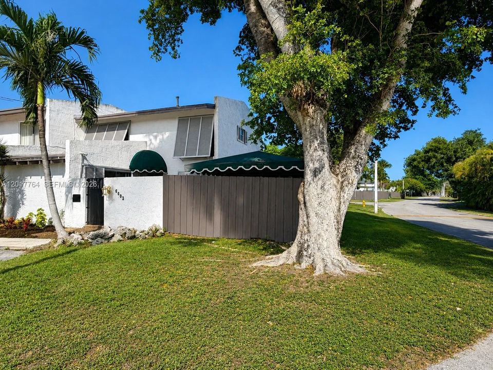 合同活跃: $484,900 (3 贝兹, 2 浴室, 1378 平方英尺)