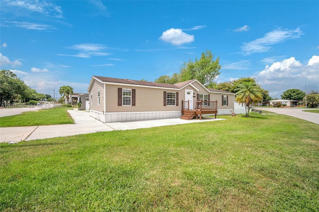 For Sale: $425,000 (4 beds, 2 baths, 1581 Square Feet)