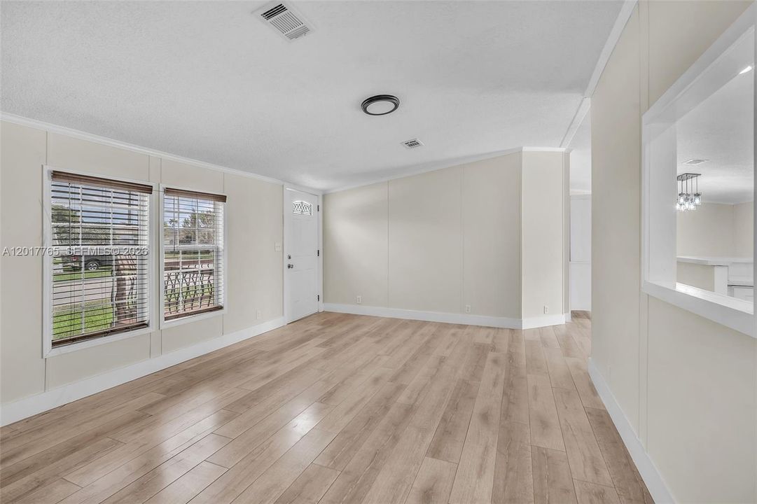 For Sale: $425,000 (4 beds, 2 baths, 1581 Square Feet)