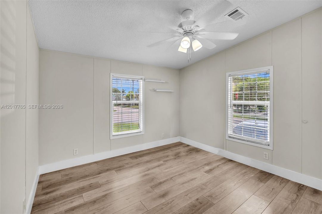 For Sale: $425,000 (4 beds, 2 baths, 1581 Square Feet)