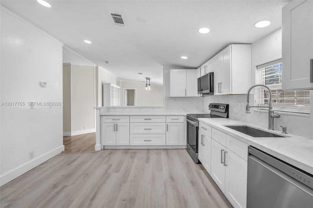 For Sale: $425,000 (4 beds, 2 baths, 1581 Square Feet)
