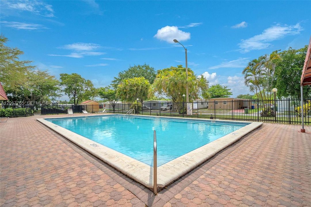 For Sale: $425,000 (4 beds, 2 baths, 1581 Square Feet)