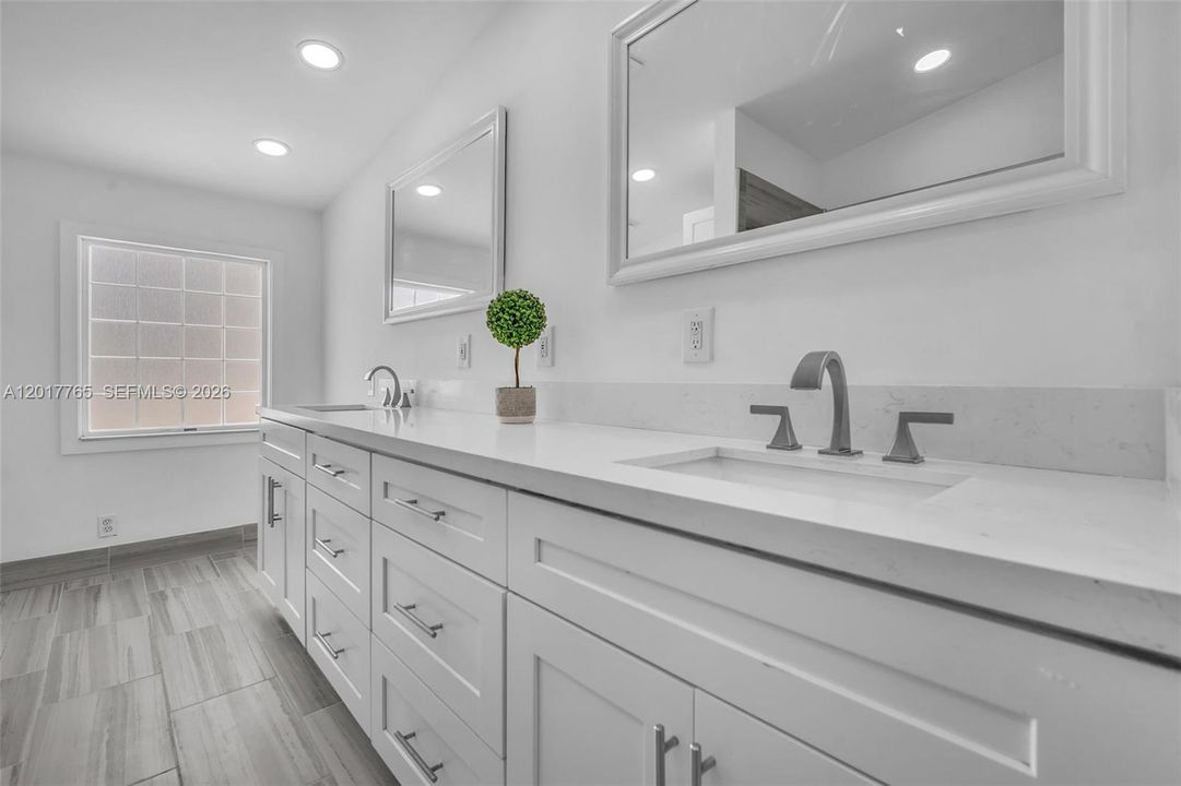 For Sale: $425,000 (4 beds, 2 baths, 1581 Square Feet)