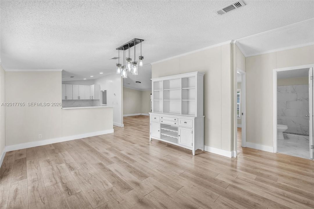 For Sale: $425,000 (4 beds, 2 baths, 1581 Square Feet)
