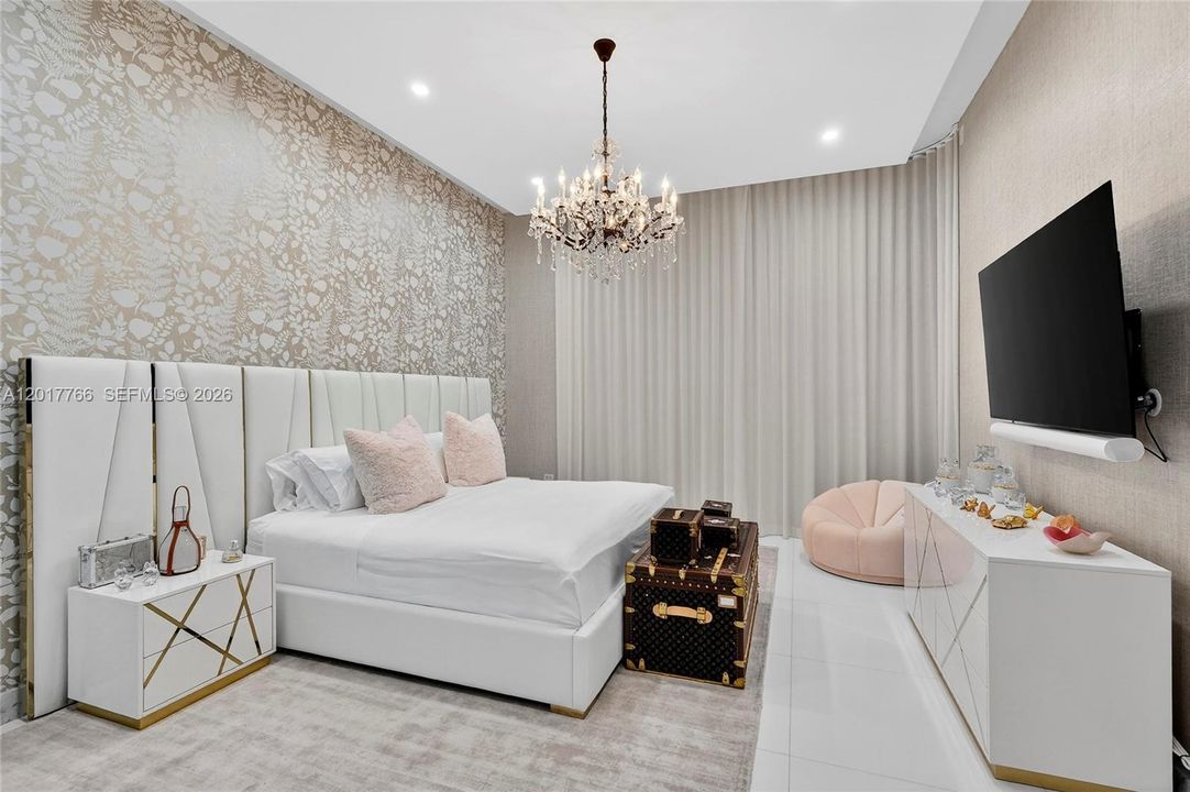 For Sale: $5,750,000 (3 beds, 4 baths, 2514 Square Feet)