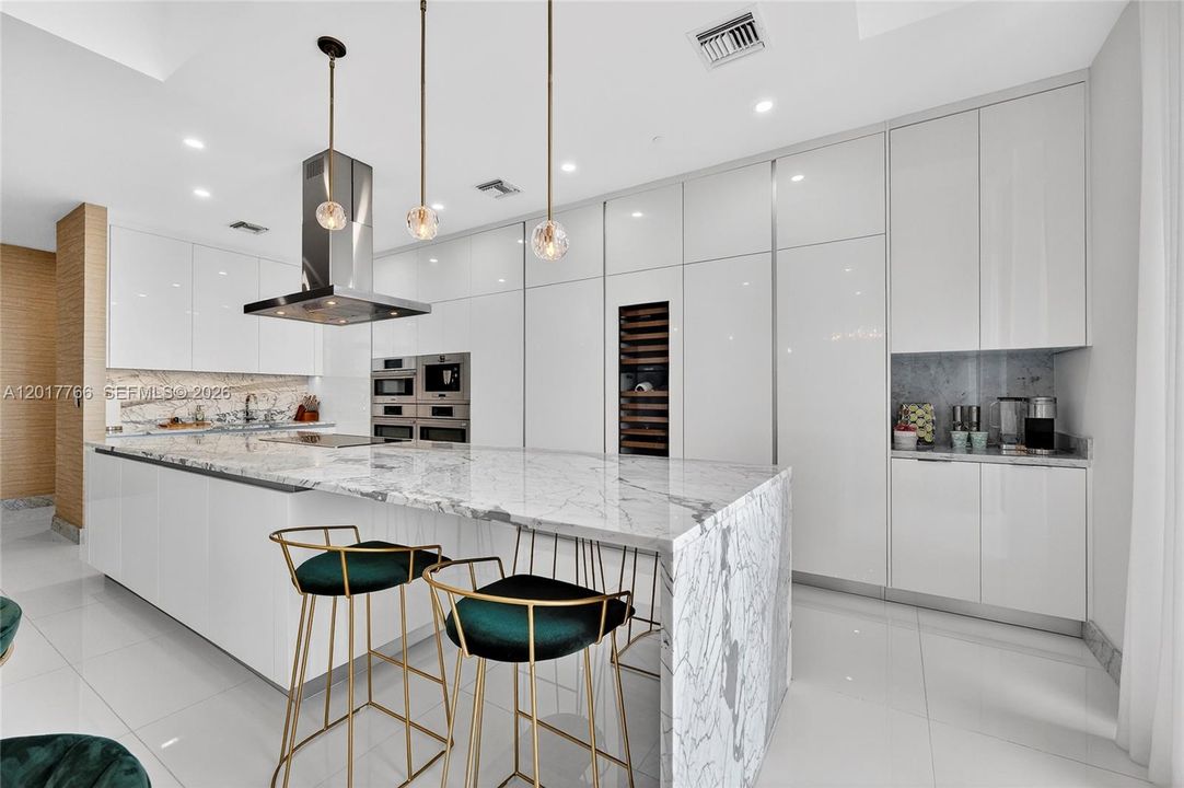 For Sale: $5,750,000 (3 beds, 4 baths, 2514 Square Feet)