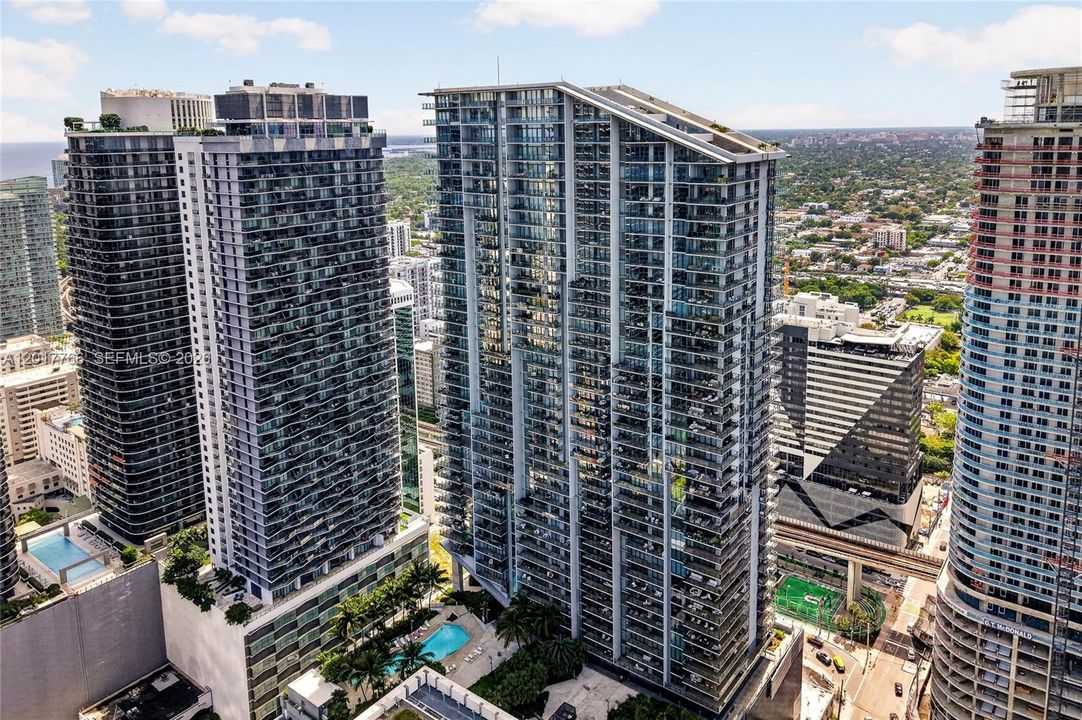 For Sale: $5,750,000 (3 beds, 4 baths, 2514 Square Feet)