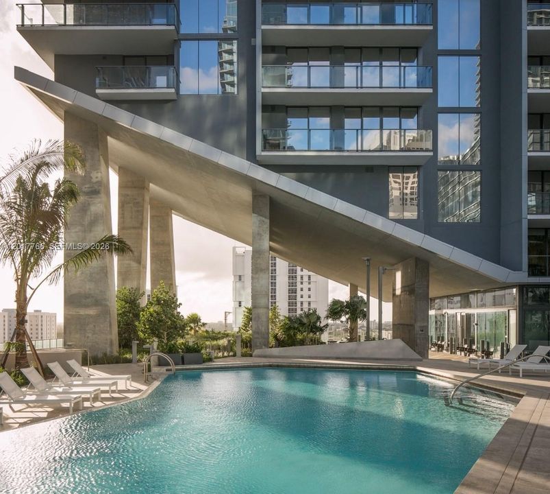 For Sale: $5,750,000 (3 beds, 4 baths, 2514 Square Feet)