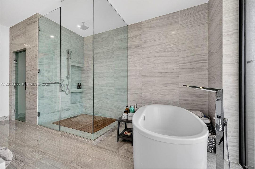 For Sale: $5,750,000 (3 beds, 4 baths, 2514 Square Feet)