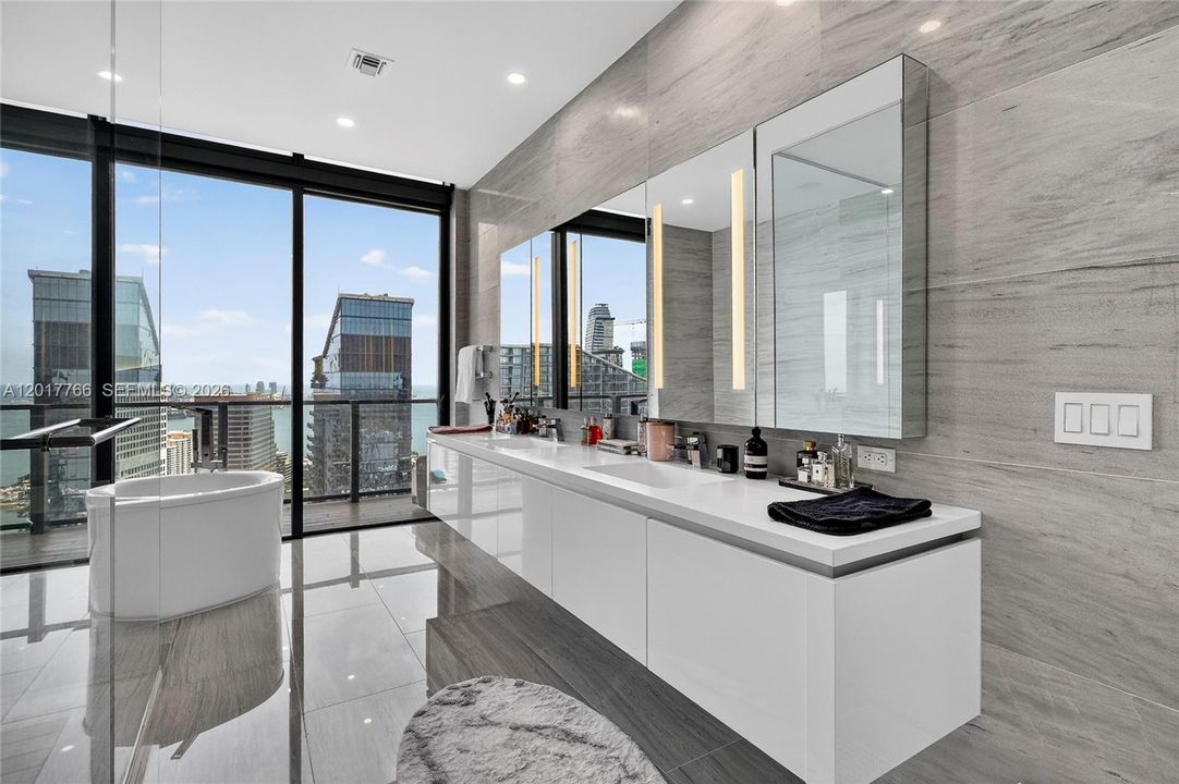 For Sale: $5,750,000 (3 beds, 4 baths, 2514 Square Feet)