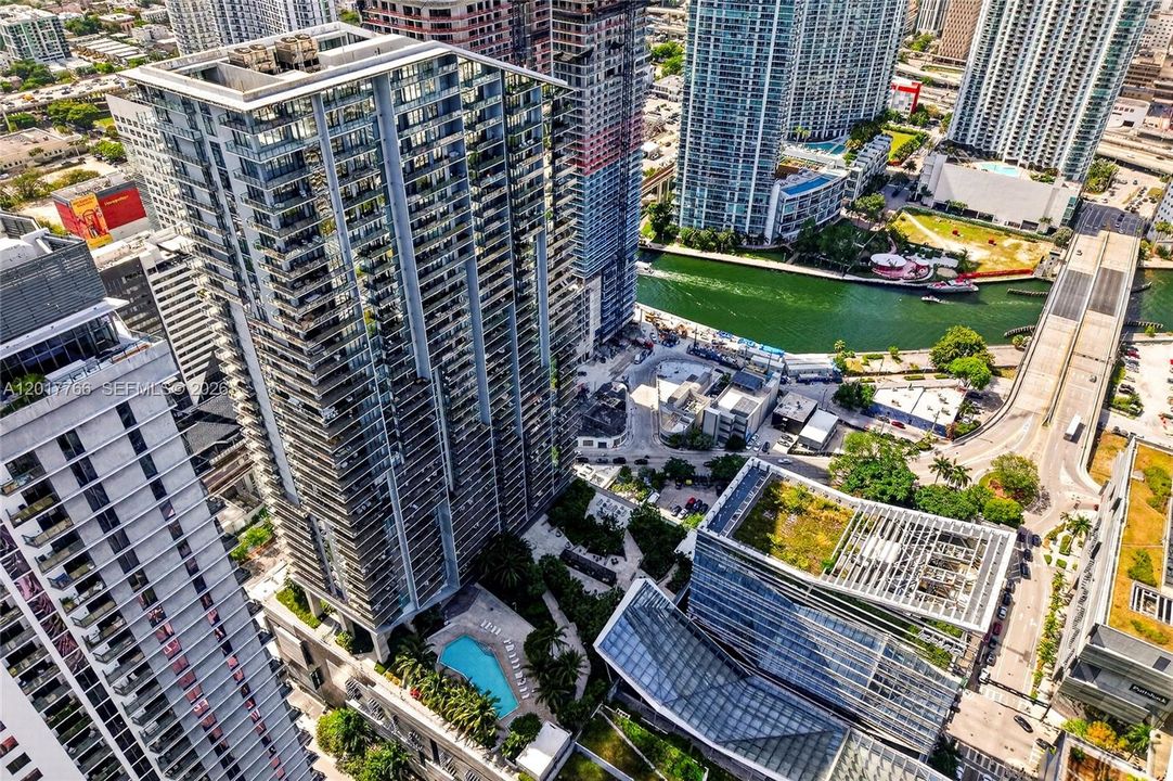 For Sale: $5,750,000 (3 beds, 4 baths, 2514 Square Feet)