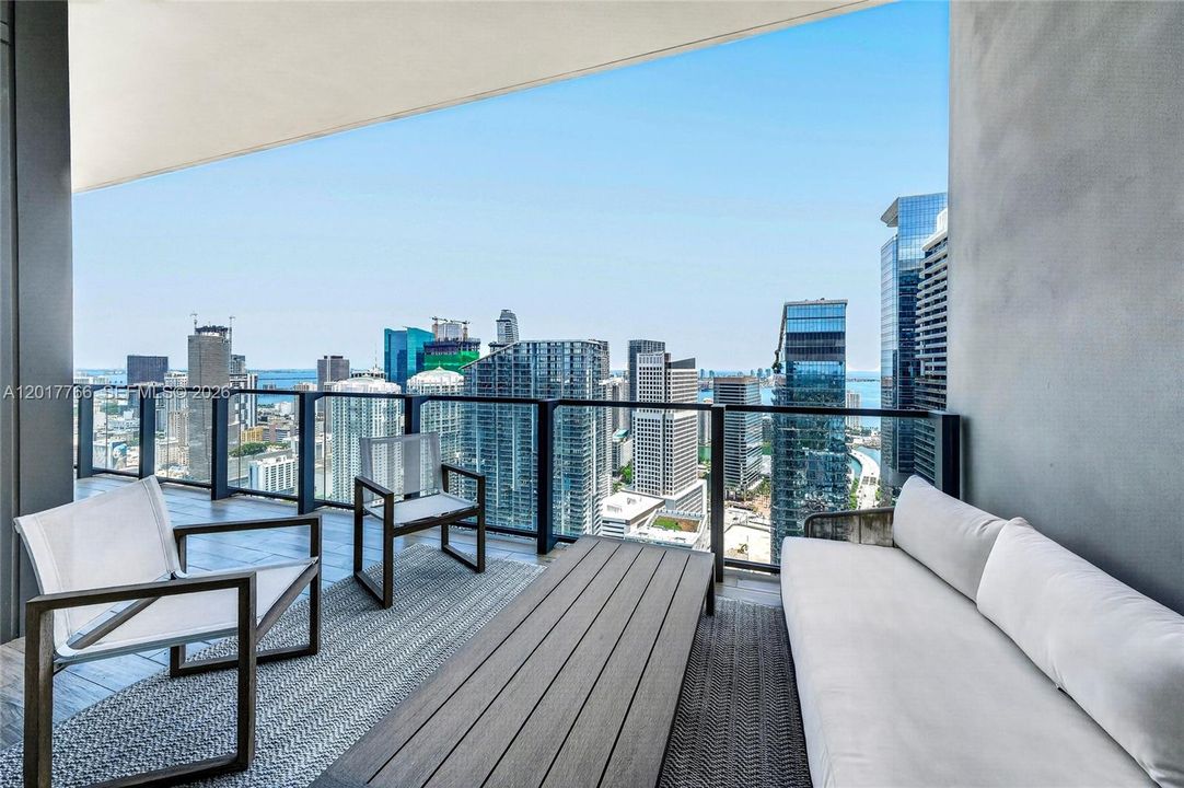 For Sale: $5,750,000 (3 beds, 4 baths, 2514 Square Feet)