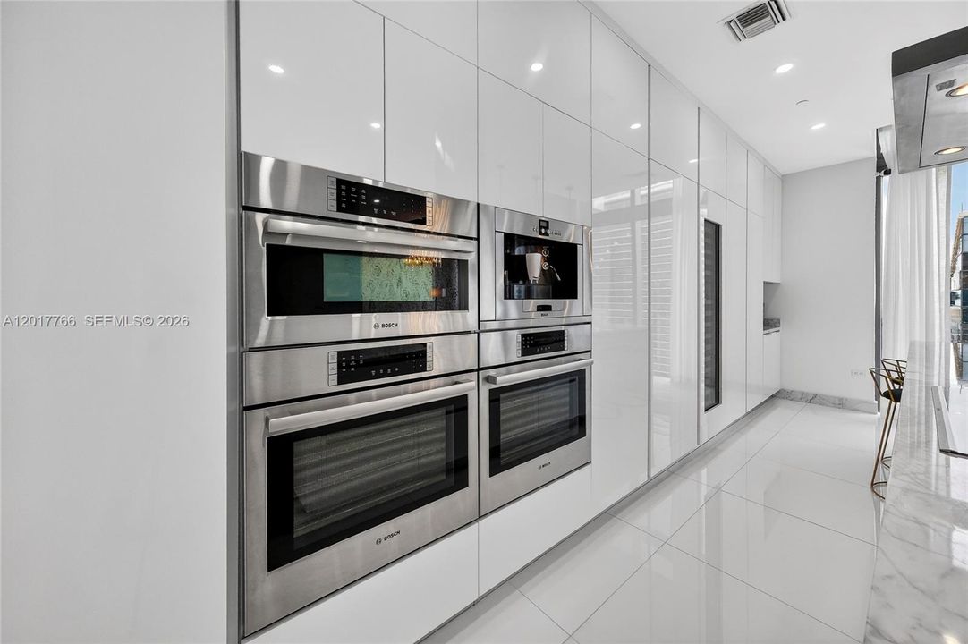 For Sale: $5,750,000 (3 beds, 4 baths, 2514 Square Feet)
