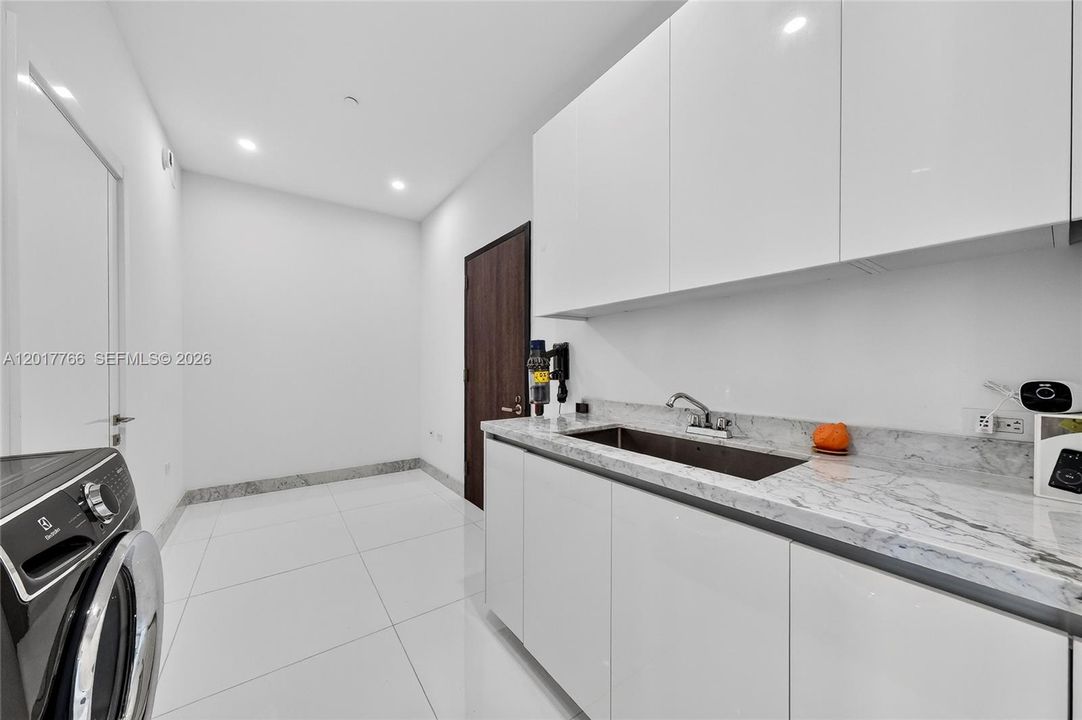 Laundry/service Quarters