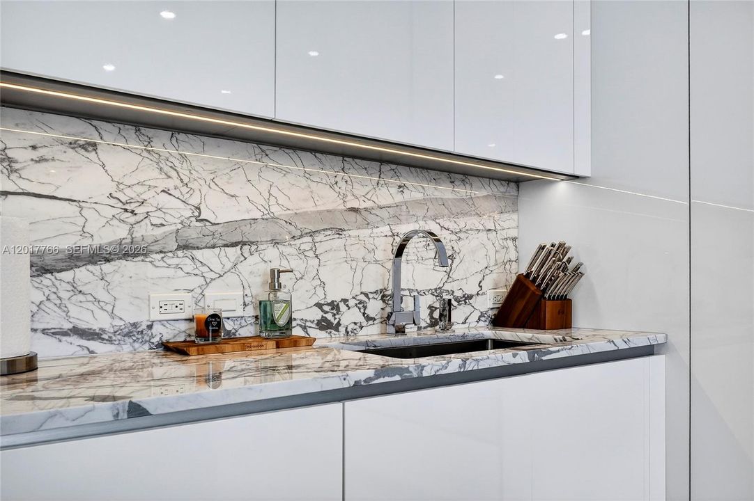 For Sale: $5,750,000 (3 beds, 4 baths, 2514 Square Feet)