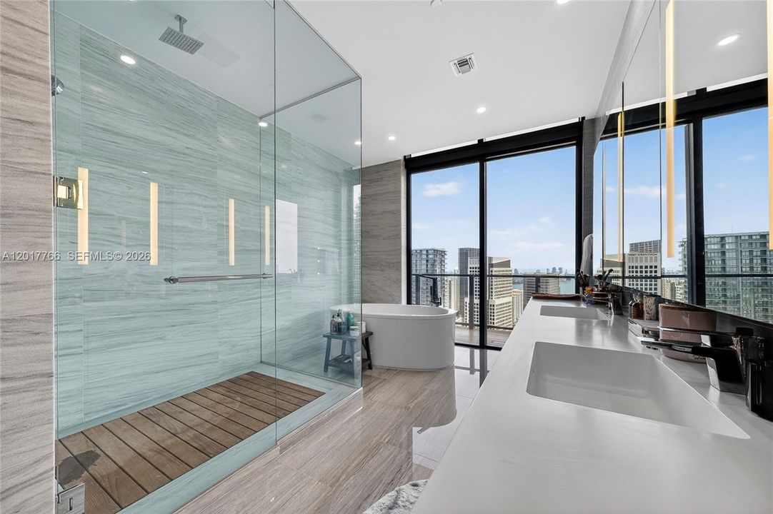 For Sale: $5,750,000 (3 beds, 4 baths, 2514 Square Feet)