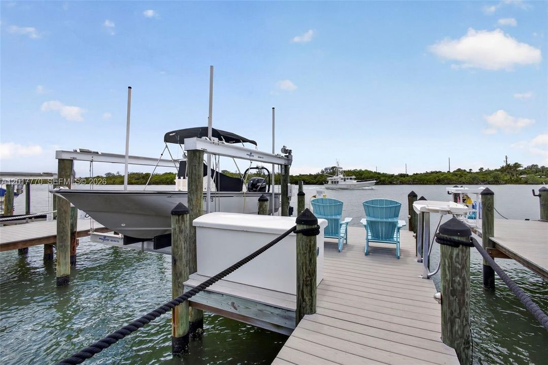 For Sale: $3,950,000 (3 beds, 3 baths, 3123 Square Feet)