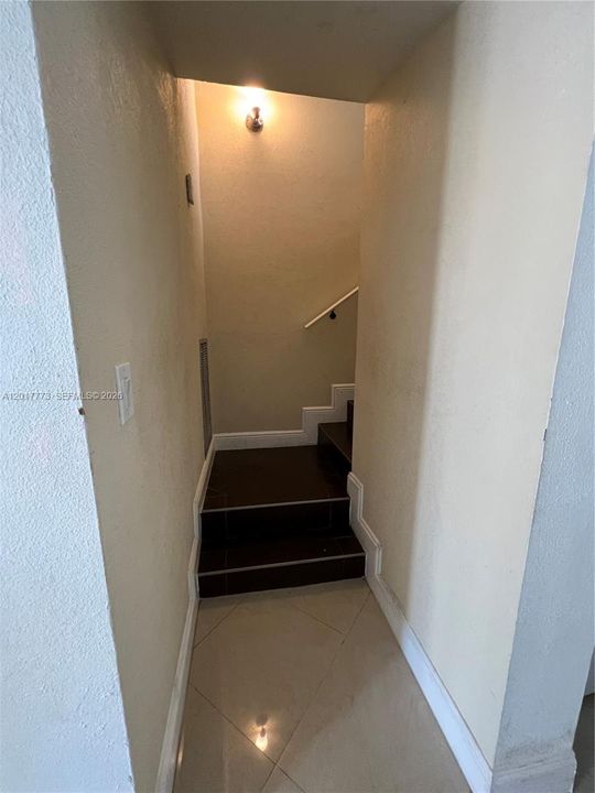 Activo con contrato: $3,250 (4 camas, 2 baños, 1585 Pies cuadrados)