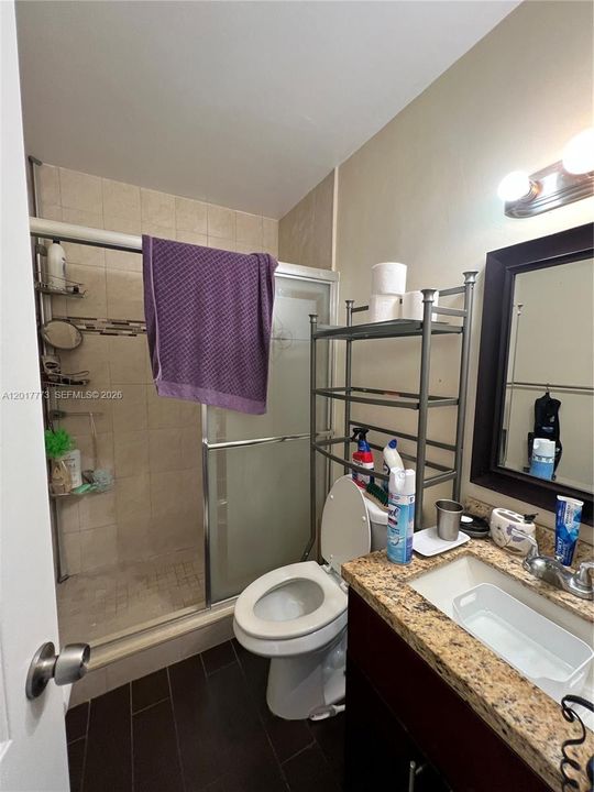 Activo con contrato: $3,250 (4 camas, 2 baños, 1585 Pies cuadrados)