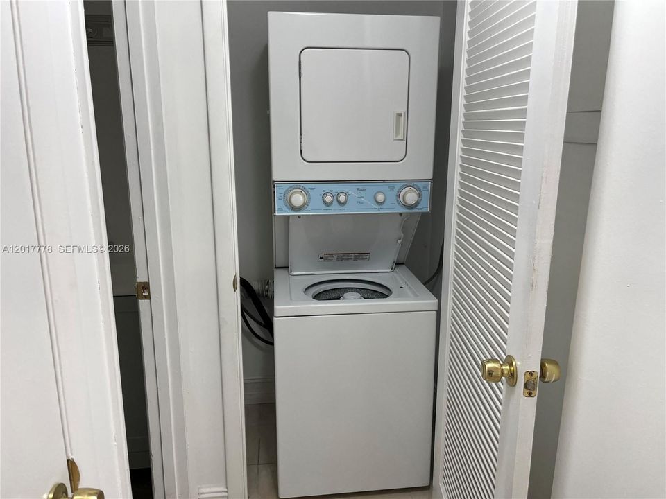 На продажу: $248,000 (1 спален, 1 ванн, 838 Квадратных фут)