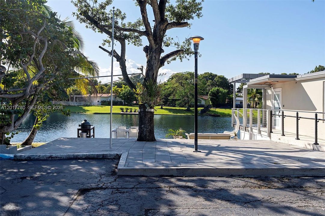 For Sale: $559,999 (2 beds, 2 baths, 790 Square Feet)