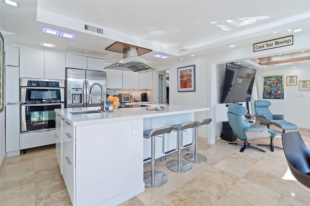 For Sale: $559,999 (2 beds, 2 baths, 790 Square Feet)