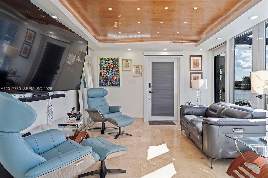 For Sale: $559,999 (2 beds, 2 baths, 790 Square Feet)