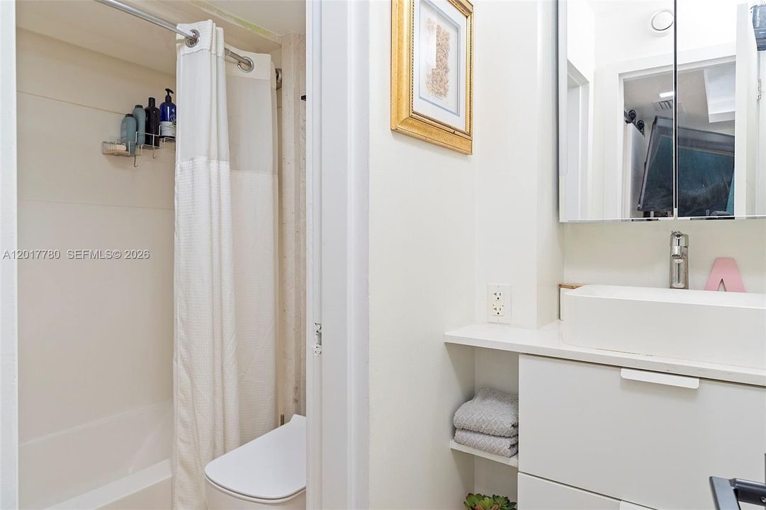 For Sale: $559,999 (2 beds, 2 baths, 790 Square Feet)