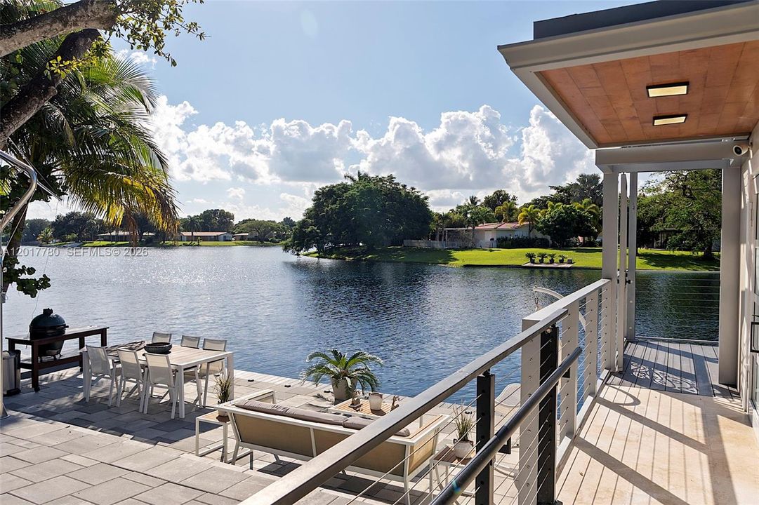 For Sale: $559,999 (2 beds, 2 baths, 790 Square Feet)