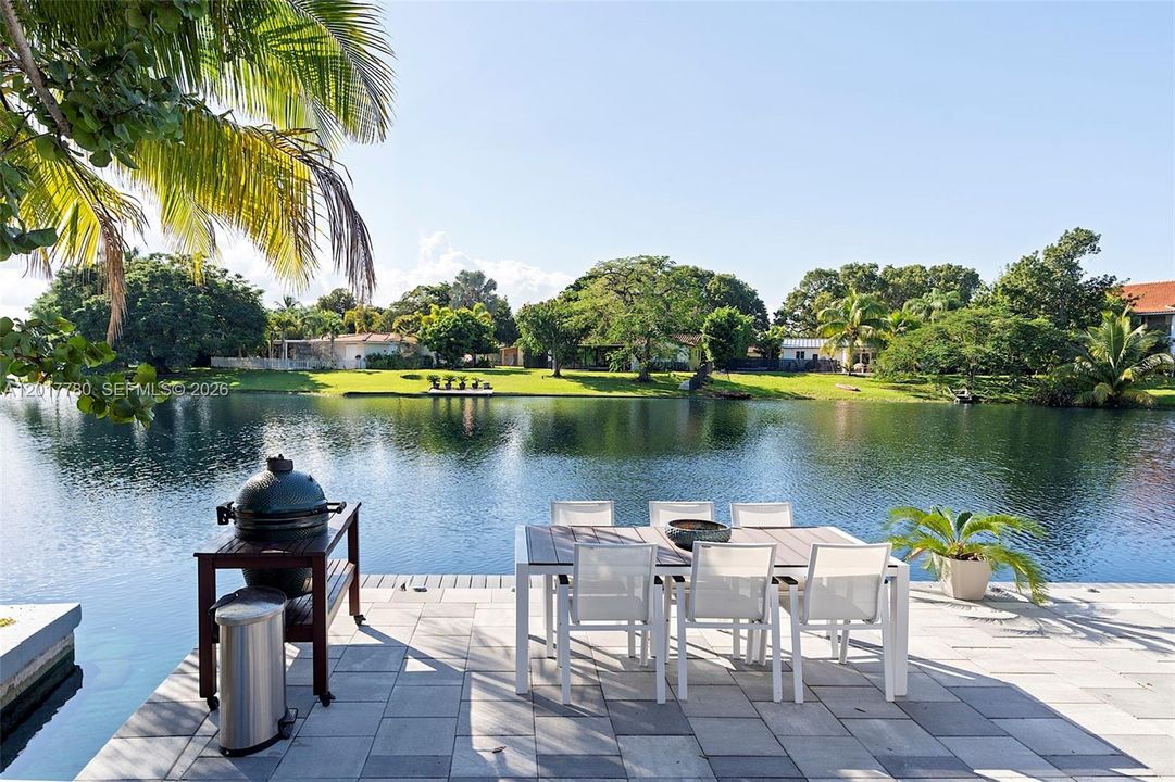 For Sale: $559,999 (2 beds, 2 baths, 790 Square Feet)