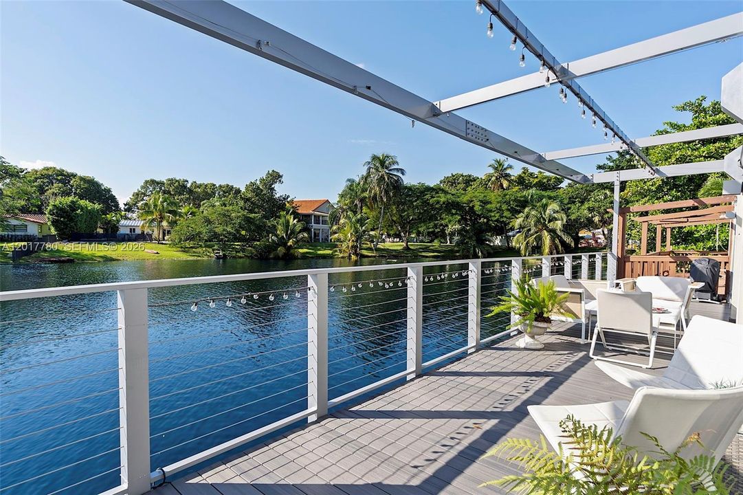 For Sale: $559,999 (2 beds, 2 baths, 790 Square Feet)