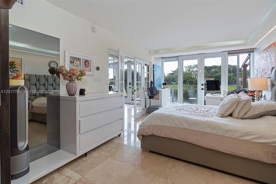For Sale: $559,999 (2 beds, 2 baths, 790 Square Feet)