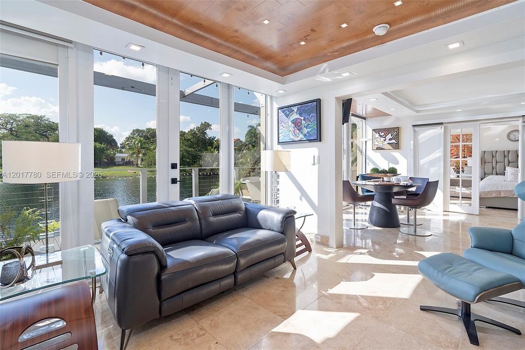 For Sale: $559,999 (2 beds, 2 baths, 790 Square Feet)