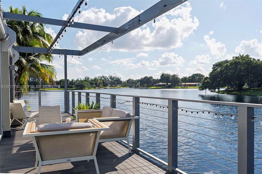 For Sale: $559,999 (2 beds, 2 baths, 790 Square Feet)