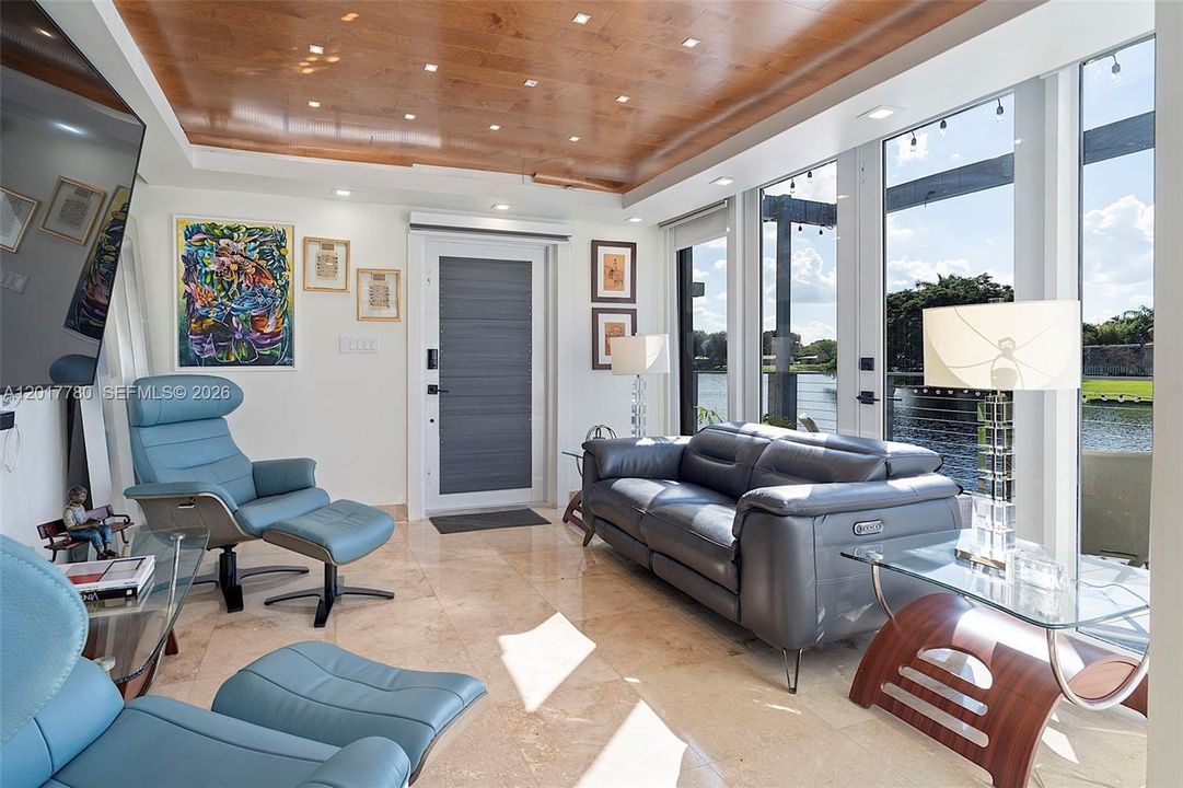 For Sale: $559,999 (2 beds, 2 baths, 790 Square Feet)