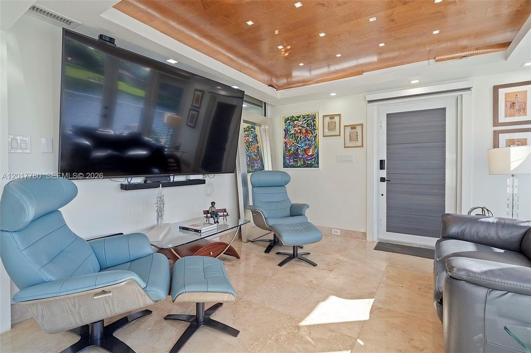 For Sale: $559,999 (2 beds, 2 baths, 790 Square Feet)