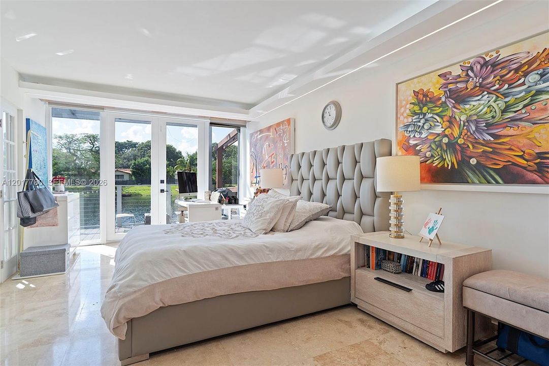 For Sale: $559,999 (2 beds, 2 baths, 790 Square Feet)