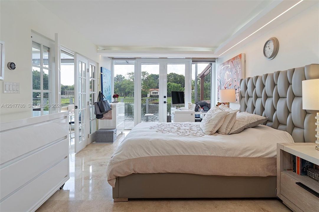 For Sale: $559,999 (2 beds, 2 baths, 790 Square Feet)