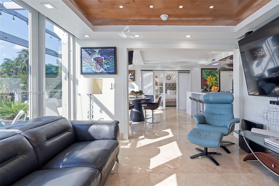 For Sale: $559,999 (2 beds, 2 baths, 790 Square Feet)